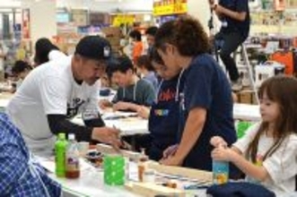 タイシロウさん、人気ユーチューバーが登壇 　「ＤＩＹのススメ」開幕 メイクマン浦添本店