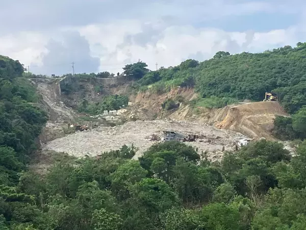土砂崩れが発生　沖縄・中城村のハートライフ病院近く　人や家屋への被害なし