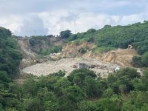 土砂崩れが発生　沖縄・中城村のハートライフ病院近く　人や家屋への被害なし