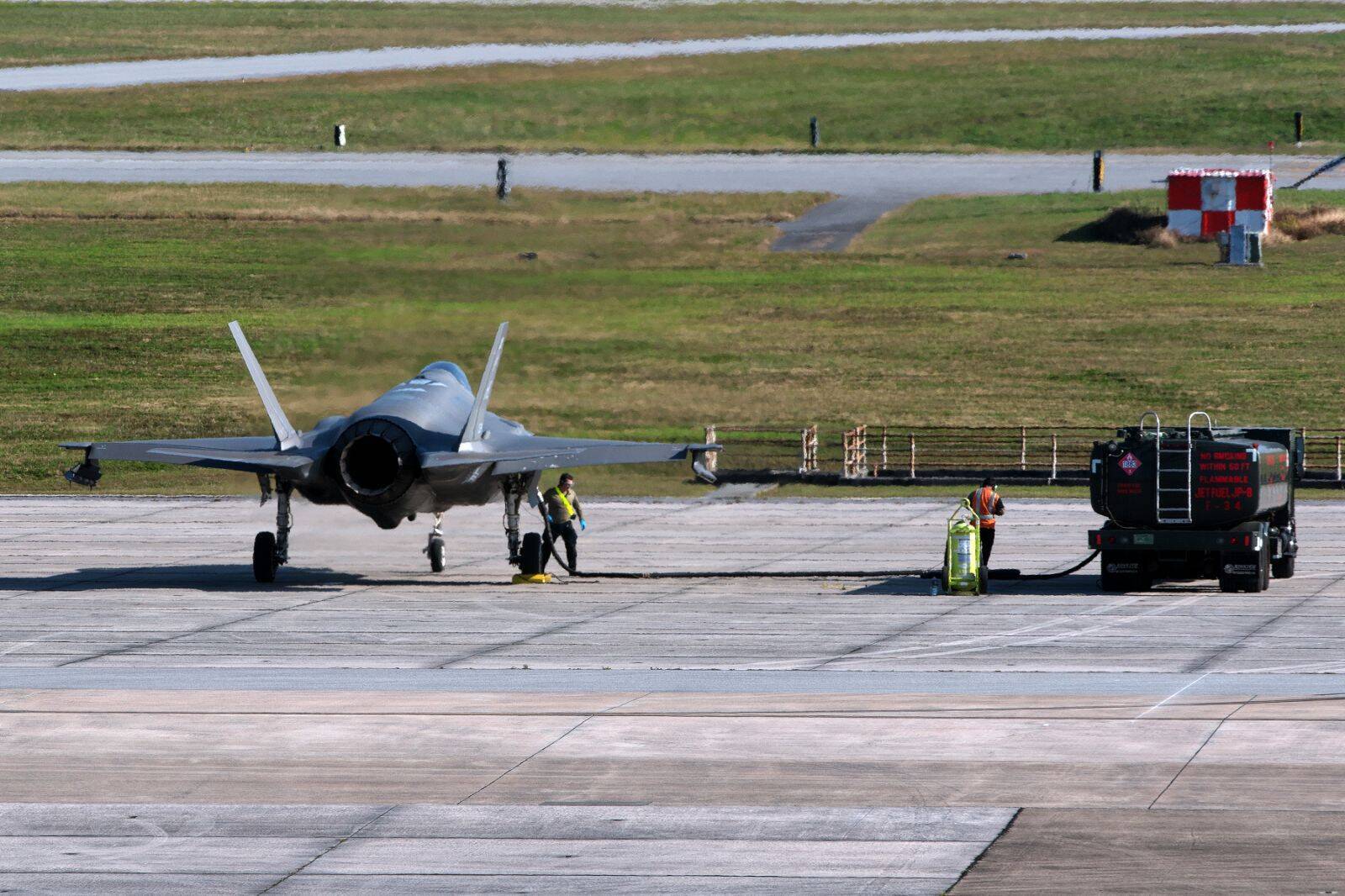 米軍嘉手納基地の騒音、最大109.6デシベル　「改善どころか悪化」周辺自治体の連絡協議会　目視調査時にF16緊急着陸やオスプレイ飛来