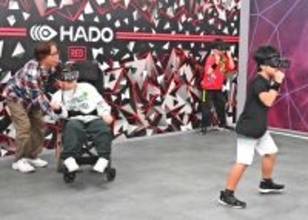 運動苦手でも熱中！ARスポーツ「HADO」で楽しく交流　豊見城市で大会、約30人参加
