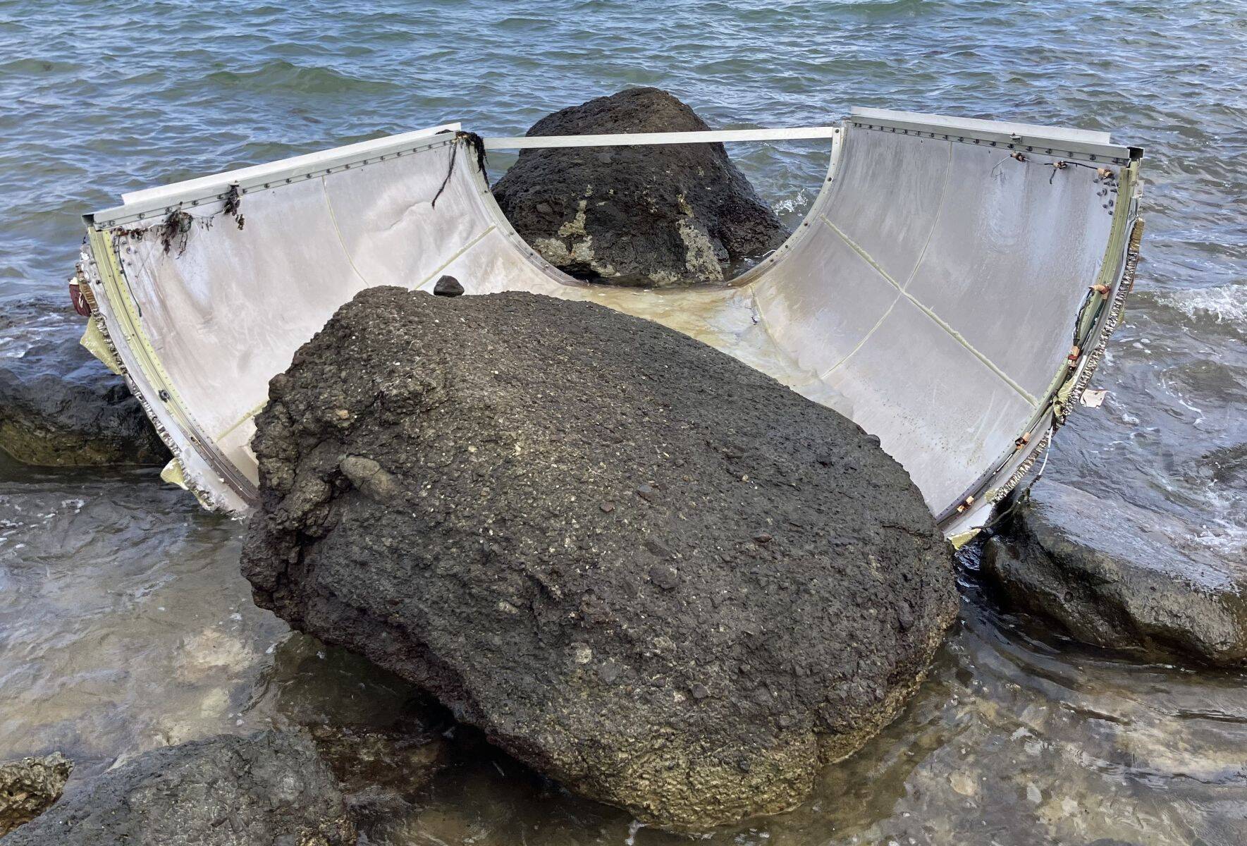 石垣市の海岸に漂着物　ロケット部品「衛星フェアリング」か　「SJR」とアルファベット表記も