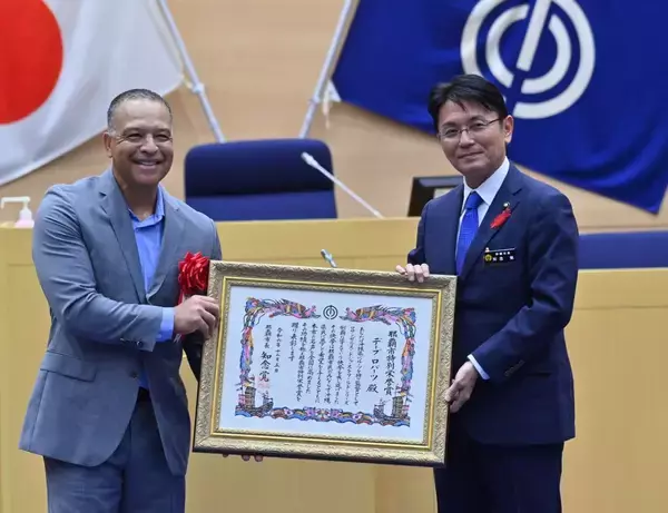 ドジャース連覇！ ロバーツ監督は沖縄・那覇市生まれ　知念市長「精神力でチームまとめた」と祝福