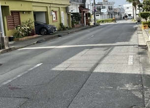 「『ドーン』とぶつかる音がした」 深夜に重傷ひき逃げ事故　60代男性が意識不明　沖縄・金武町