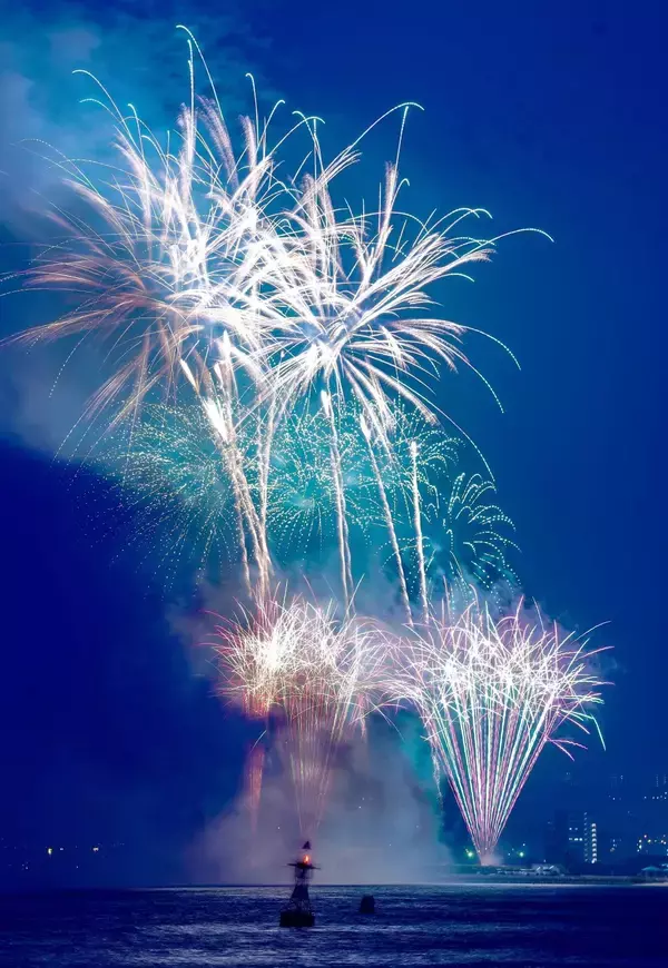 ［沖縄days］「日本一早い夏の花火大会」琉球海炎祭、浦添の夜空彩る
