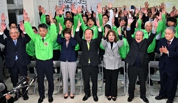 【速報】名護市長選、渡具知武豊氏が3期目の当選確実　「オール沖縄」候補破る