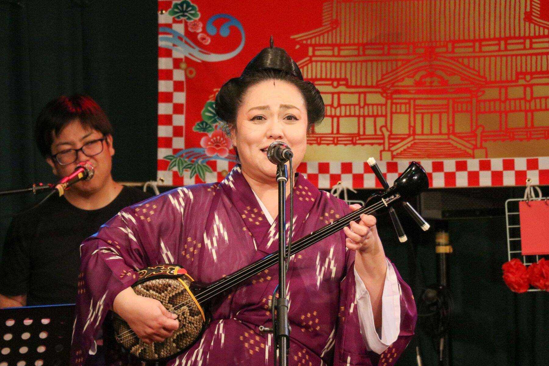 チケット3時間で完売「新春こーはく芸能合戦」　喜納昌吉氏も絶賛、若手中心16組が魅せた“沖縄民謡の現在地”