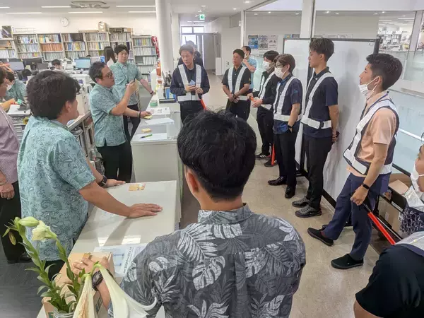 「【速報】沖縄地方に津波注意報　最大予想１メートル　海からすぐ離れて」の画像
