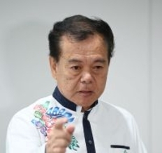 【速報】南城市・古謝景春市長が失職　セクハラ問題巡り2度目の不信任可決　賛成18・退席2