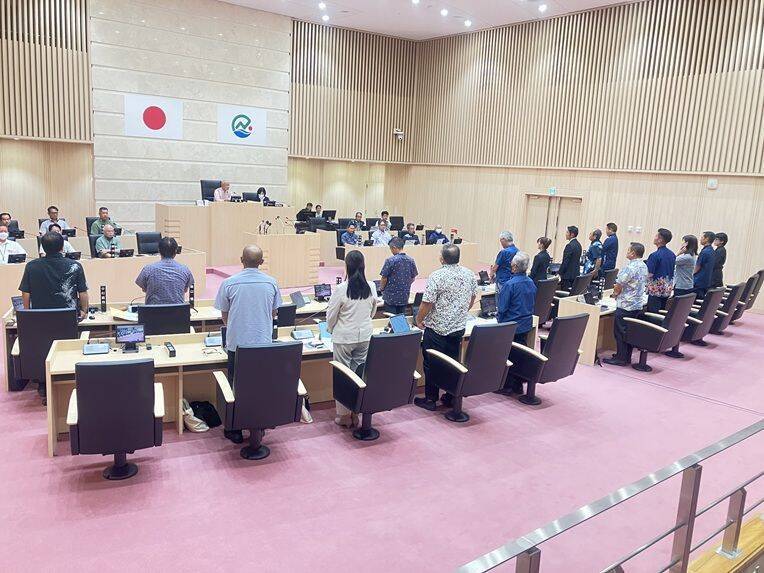 【速報】南城市・古謝景春市長が失職　セクハラ問題巡り2度目の不信任可決　賛成17･反対1･退席2