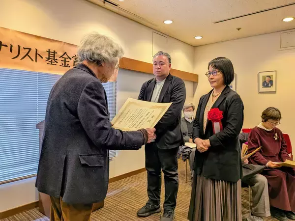 本紙企画「沖縄戦80年 鉄の暴風 吹かせない」が基金賞　第31回平和・協同ジャーナリスト贈呈式　記者「戦争にあらがう報道続けたい」