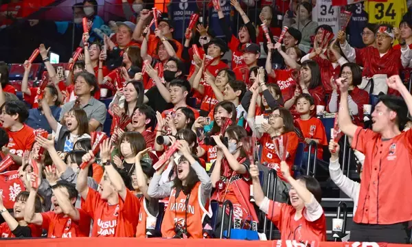 ホーキンソン選手「あり乾杯！」観客と大合唱　勝利インタビューで「オジー自慢のオリオンビール」の替え歌を披露　