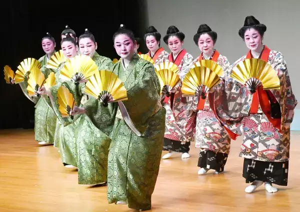 人間国宝から若手まで、つなげる琉球舞踊の美　真踊流が12演目上演　那覇市・タイムスホールで