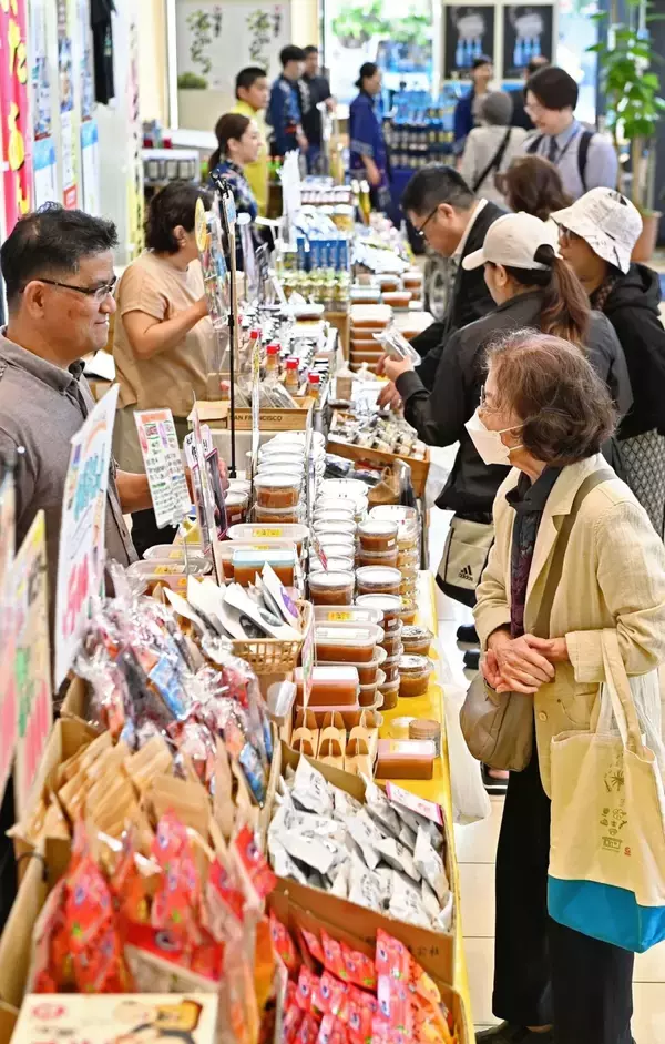 【久米島町　観光・物産と芸能フェア】車エビや久米島紬など満載　小中高生による現代版組踊も　那覇市、12月14日まで