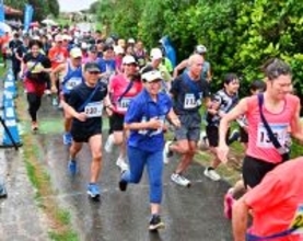 沖縄・残波岬駅伝、宜野湾陸友会Aが7連覇　東シナ海を望むコース　505人が駆け抜けた