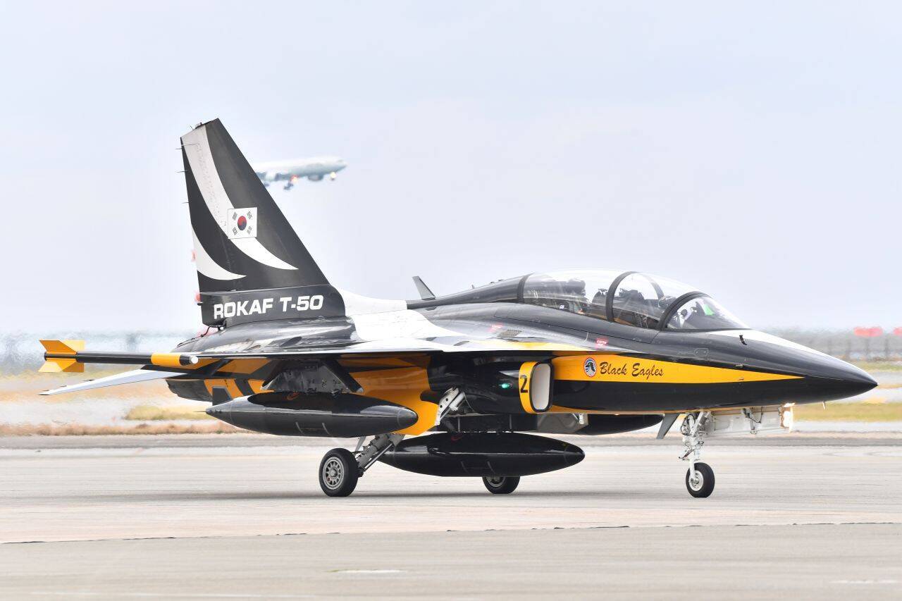 韓国空軍「ブラックイーグルス」が那覇空港に飛来　日韓両国の防衛協力をアピールか