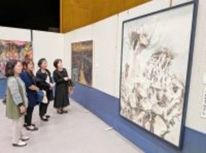 沖展の力作148点集結　うるま市で選抜展が開幕　入場無料、4月19日まで