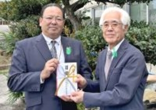 沖縄県の緑化推進へ　OCSが推進委員会に10万円　収益の一部を寄付