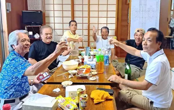 W杯勝利に「オトーリ」で祝杯　親戚ら歓喜　伊良部島で堂安律選手の応援の輪　沖縄・宮古島