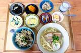 「「母の手料理」を食堂に　体に優しいイリチーなど小鉢に8品彩り　沖縄市のほっこり食堂」の画像1