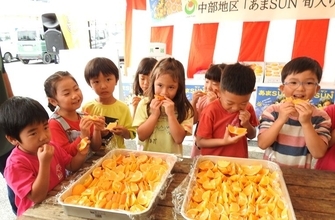 「とっても甘い」保育園児ら笑顔　糖度12度の沖縄産ブランドみかん「あまSUN」が旬入り宣言　出荷予定量は前年の3倍超