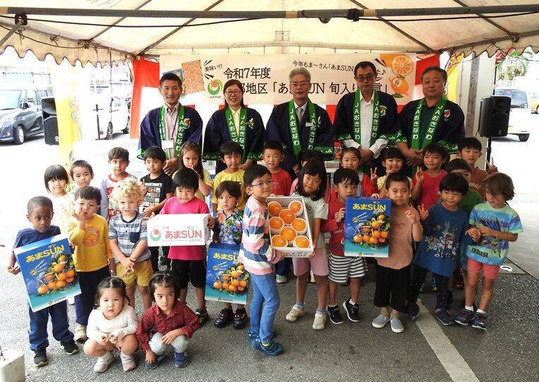「とっても甘い」保育園児ら笑顔　糖度12度の沖縄産ブランドみかん「あまSUN」が旬入り宣言　出荷予定量は前年の3倍超