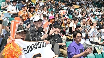 「投手のコントロールがすごい」驚く野球少年　プロの一球一打を熱く応援　沖縄でオープン戦、県勢選手に指笛