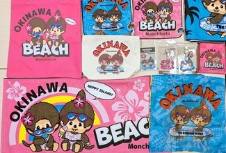 モンチッチも日焼けしちゃった！　沖縄限定Ｔシャツやキーホルダー　「沖縄で過ごした時間思い出して」