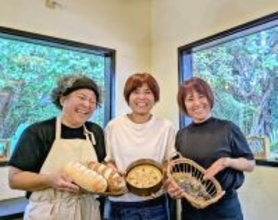 ［胃心地いいね］（869）　ゆんたく3姉妹　季節の一皿　カフェビーンズ　南城市玉城百名987　電話090（7585）8867　