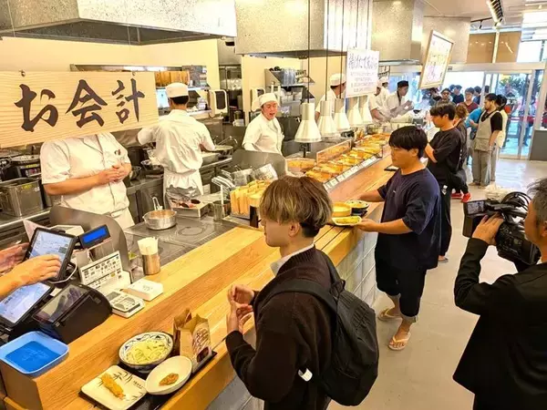 「沖縄・石垣島に「丸亀製麺」オープン　国内最西南端　開店の5時間以上前から待った客「めちゃくちゃうれしい」」の画像