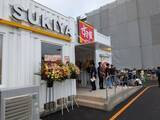 「「すき家」が石垣島にやってきた！　国内最南端の店舗オープン　前日夜から並んだ人も」の画像1