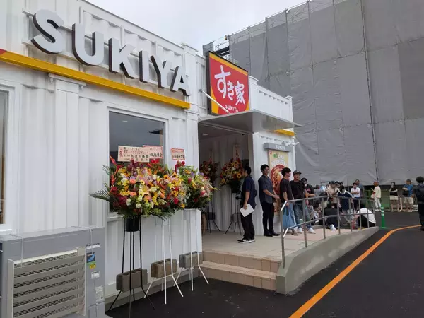 「すき家」が石垣島にやってきた！　国内最南端の店舗オープン　前日夜から並んだ人も