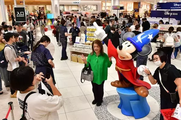 「ぬいぐるみを買いたい」5歳も笑顔　ディズニーストアの期間限定店舗、沖縄・浦添市のサンエーパルコにオープン　11月24日まで【動画あり】