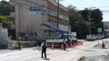 豊見城市高安の県道11号で一時交通規制　電柱倒壊の恐れで【午後0時35分解除】