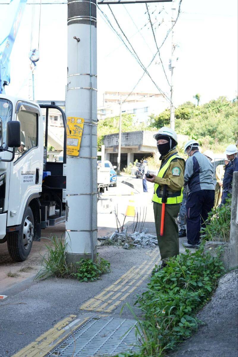 豊見城市高安の県道11号で一時交通規制　電柱倒壊の恐れで【午後0時35分解除】