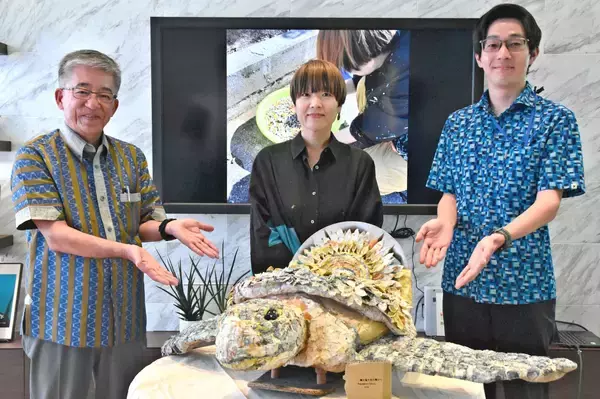 タバコの吸い殻300本や車のホイール　拾ったごみがウミガメに大変身、どうやって？　沖縄セルラーがお披露目