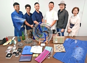 光る職人技　沖縄工芸品が集結　デニム紅型や宮古織コラボ靴も　6月27日、那覇市で展示即売会