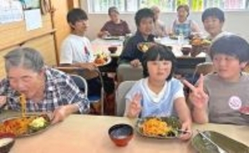 オープンから即満席　“昭和の味”に子ども「おいしい」　沖縄・座間味村「がんじゅー食堂」で世代超え交流狙う