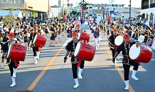 「【写真特集】勇壮な舞　誇り胸に　20年の節目に特別企画も　うるま市エイサーまつり　10月4・5日」の画像
