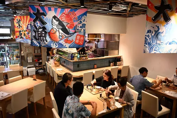 「【全店写真付き】那覇のマチグヮーで“はしご酒グルメ”！ 新名所 「マキシカーニバル」全18店舗完全ガイド」の画像