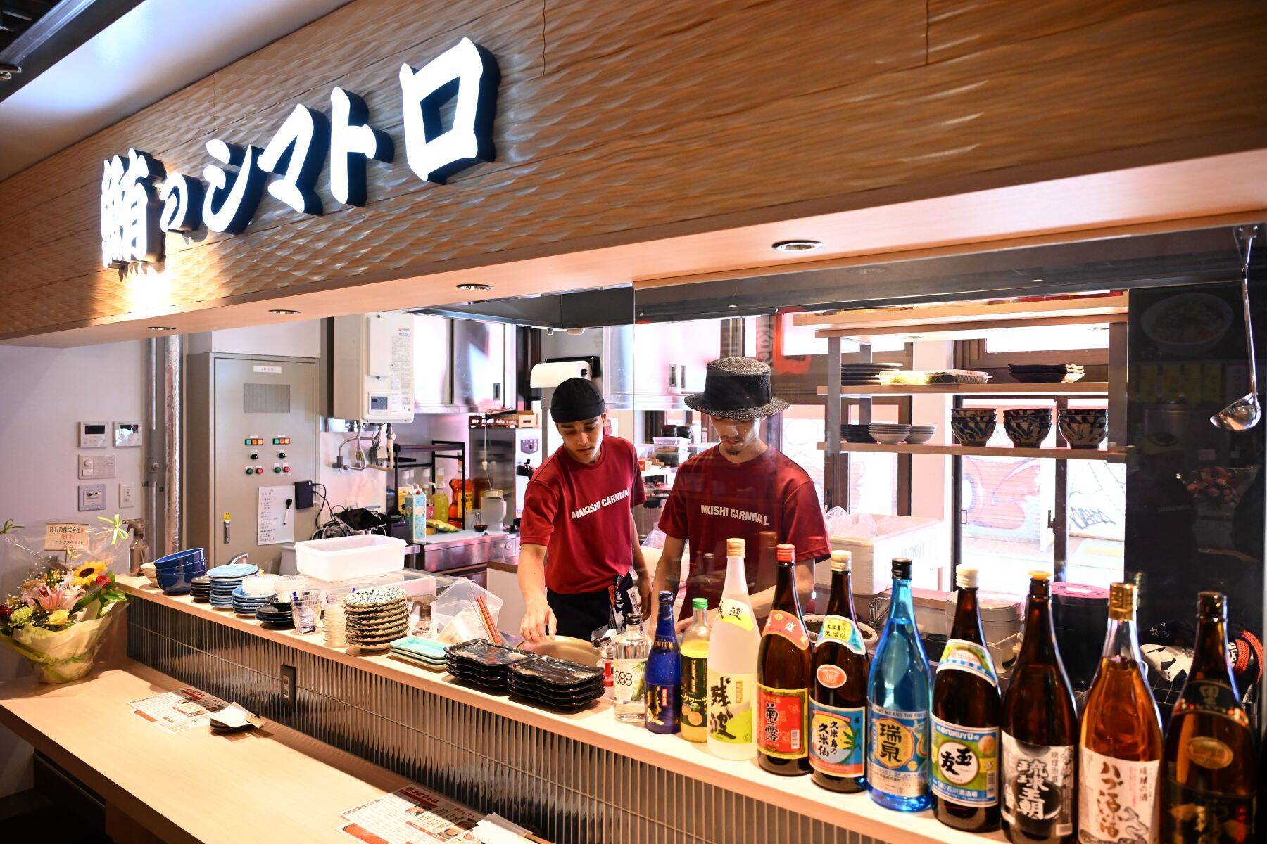 【全店写真付き】那覇のマチグヮーで“はしご酒グルメ”！ 新名所 「マキシカーニバル」全18店舗完全ガイド