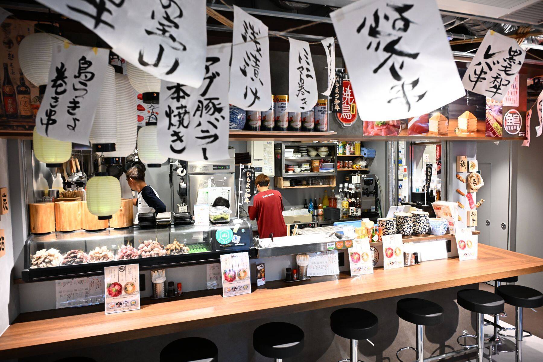 【全店写真付き】那覇のマチグヮーで“はしご酒グルメ”！ 新名所 「マキシカーニバル」全18店舗完全ガイド