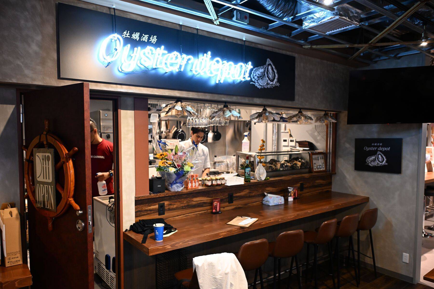 【全店写真付き】那覇のマチグヮーで“はしご酒グルメ”！ 新名所 「マキシカーニバル」全18店舗完全ガイド