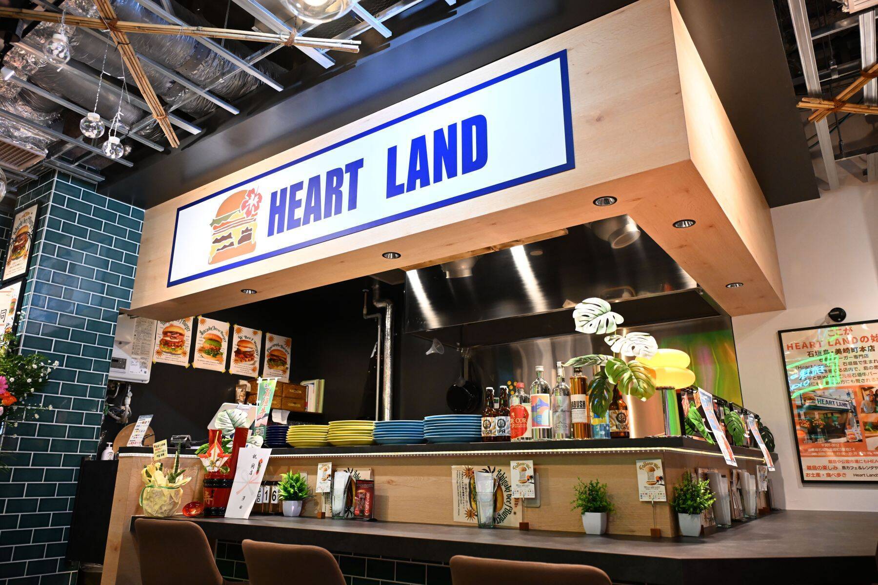 【全店写真付き】那覇のマチグヮーで“はしご酒グルメ”！ 新名所 「マキシカーニバル」全18店舗完全ガイド