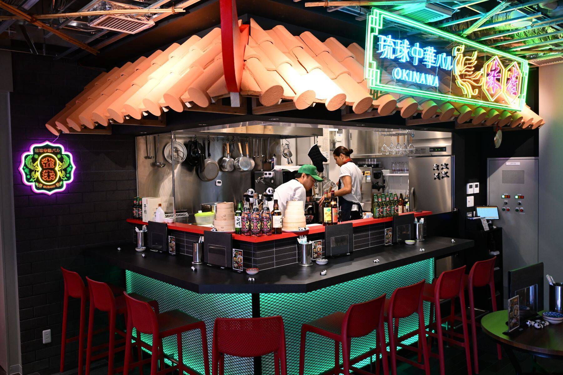 【全店写真付き】那覇のマチグヮーで“はしご酒グルメ”！ 新名所 「マキシカーニバル」全18店舗完全ガイド