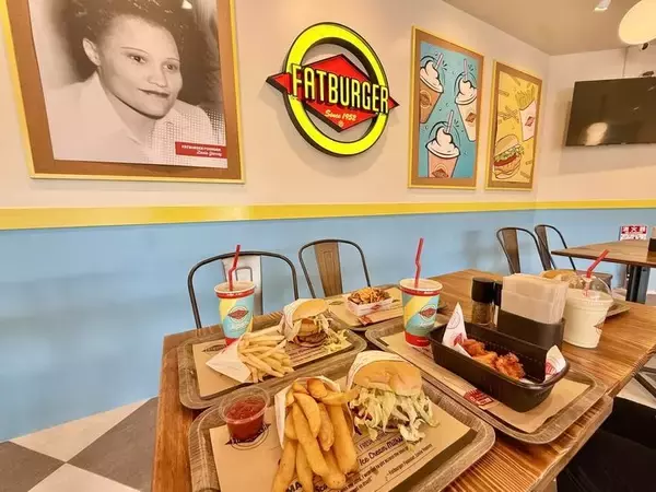 【嘉手納町】アメリカ発の大人気ハンバーガー屋『FATBURGER OKINAWA』沖縄上陸！プレオープン初日に行ってきたよ♪【美ら浜つーしん】