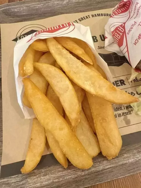 「【嘉手納町】アメリカ発の大人気ハンバーガー屋『FATBURGER OKINAWA』沖縄上陸！プレオープン初日に行ってきたよ♪【美ら浜つーしん】」の画像