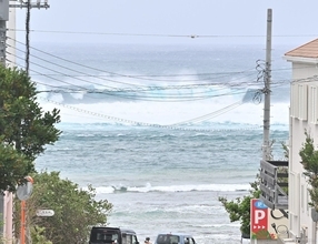 【台風13号】沖縄に接近、那覇で3人けが　県内150人避難　南大東で瞬間風速31.1メートル