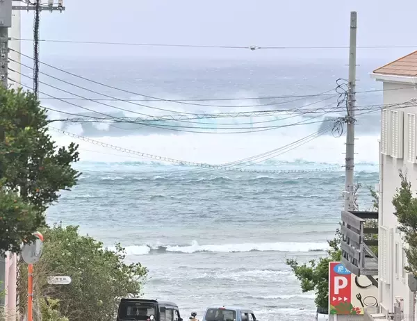 【台風13号】沖縄に接近、那覇で3人けが　県内150人避難　南大東で瞬間風速31.1メートル