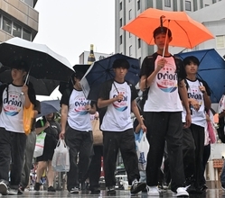 沖縄の観光客数　最多更新1087万人超え　2025年見込みで2019年上回る　万博の影響受けず